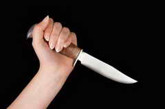 В Кемерове мужчина пытался отучить жену от наркотиков ножом